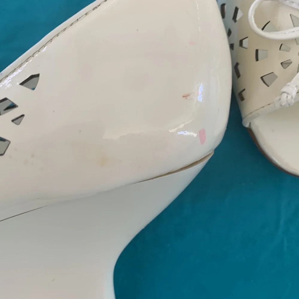 Anne Klein summer shoes. Feminine wedge style  in cream/off white. Size 7..5.